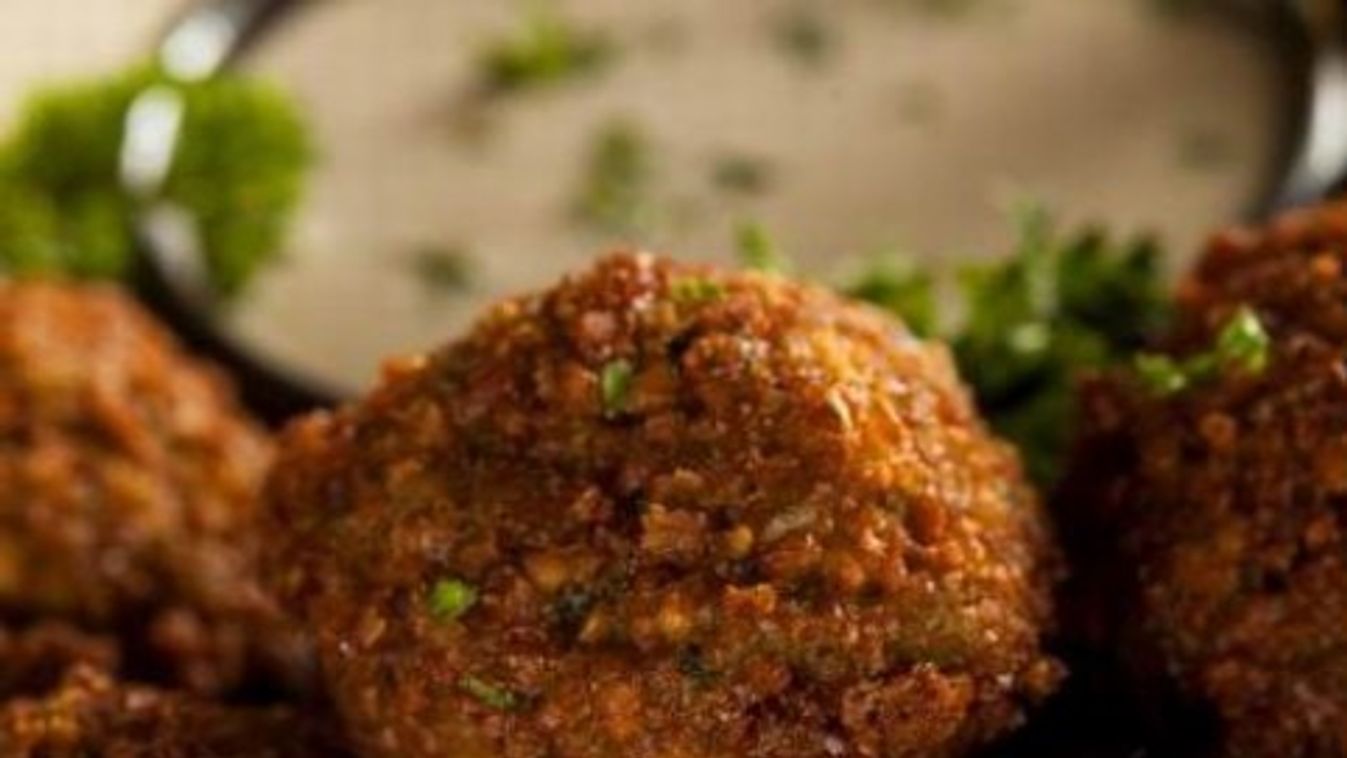 Hagymás csicseriborsókrokett (falafel)