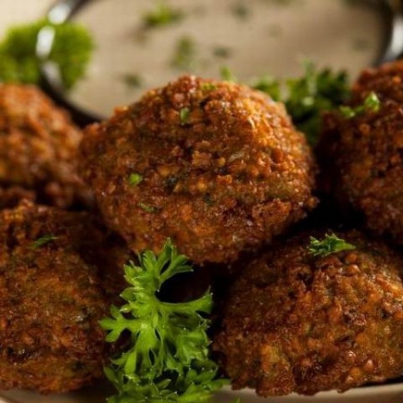 Hagymás csicseriborsókrokett (falafel)