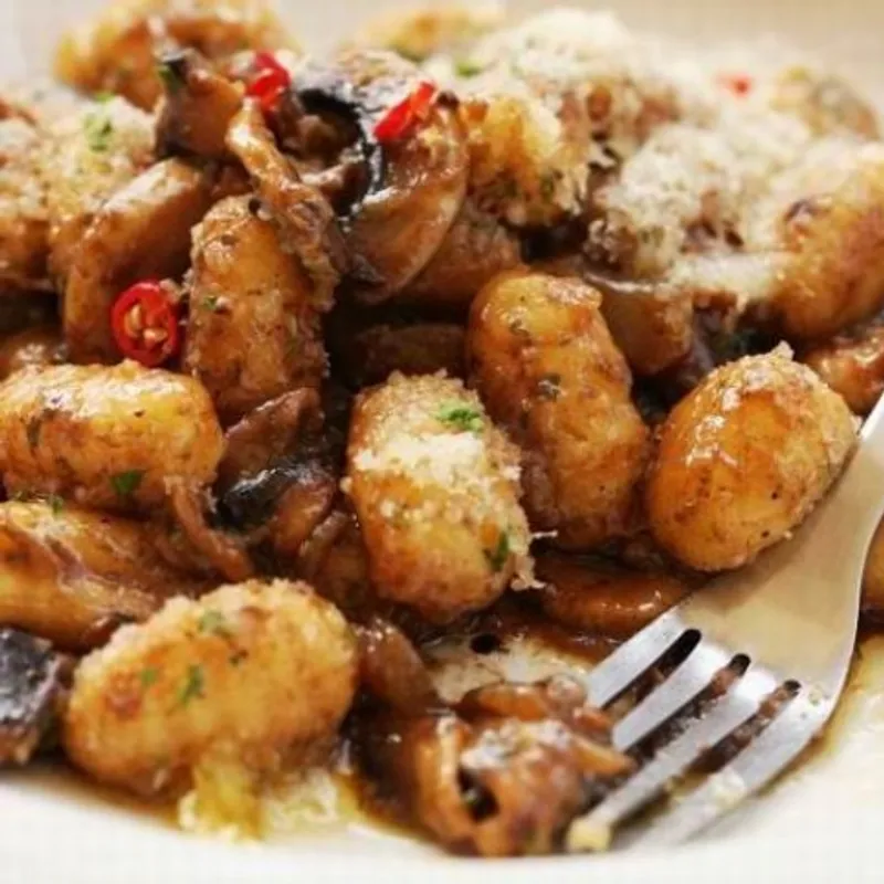 Krumplinudli gombás raguban (Gnocchi di Patate al Ragú di Funghi)