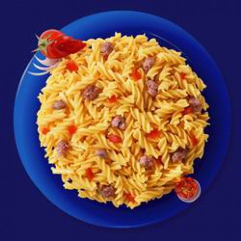 Mini Fusilli friss paradicsommal és kolbásszal