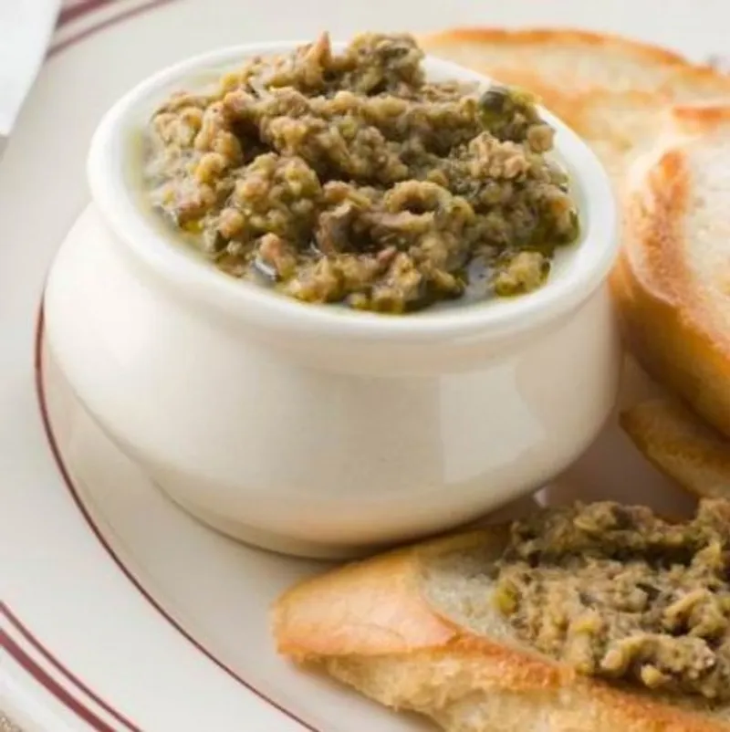 Tapenade (olívabogyó-pástétom)    