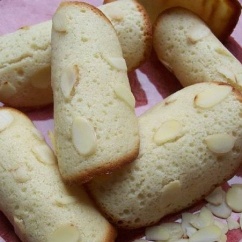 Mandulás hajlított keksz (Tuiles aux amandes)