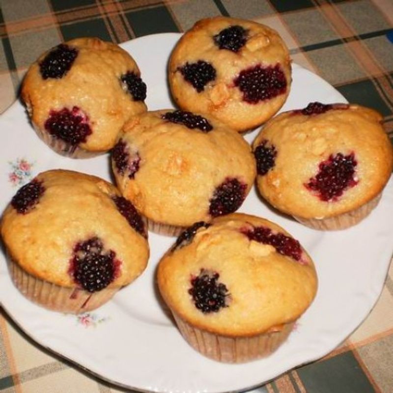 Fehércsokoládés-szedres muffin