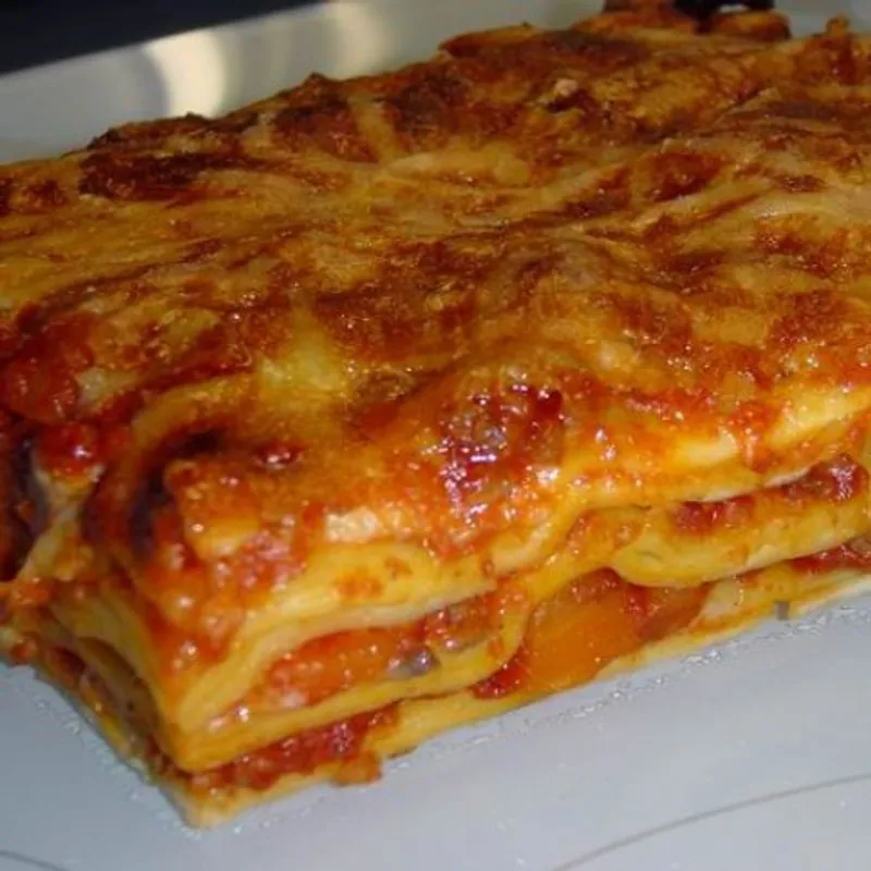 Lasagne friss oregánós tésztából, bolognai raguval