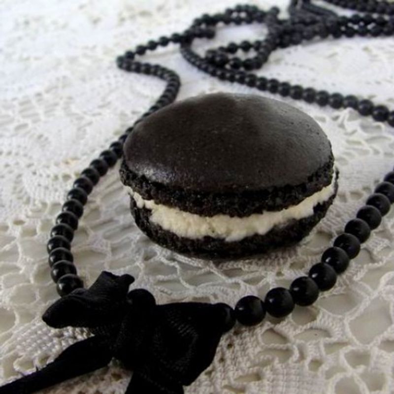 Chanel macaron - feketén-fehéren