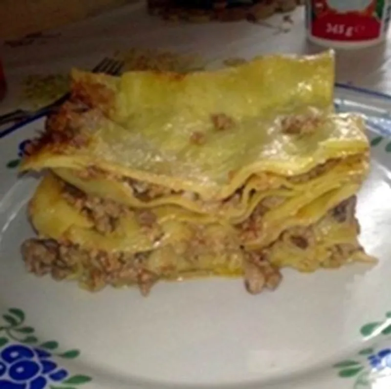 Kolbászos-húsos lasagne