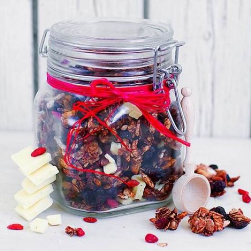 Granola fehér csokival és goji bogyóval