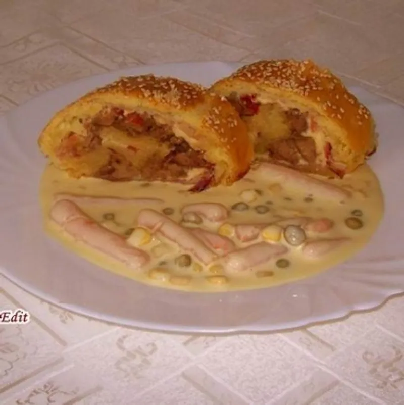 Csirkemájas tekercs majonézes salátával