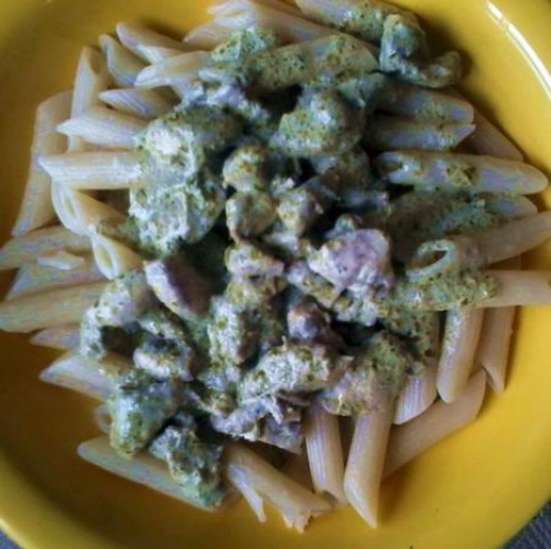 Penne pestós csirkeraguval