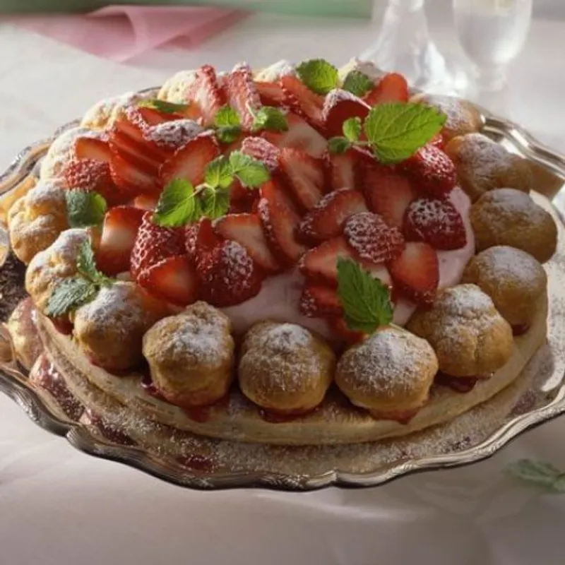 Saint-Honoré torta (képviselőfánk-torta)