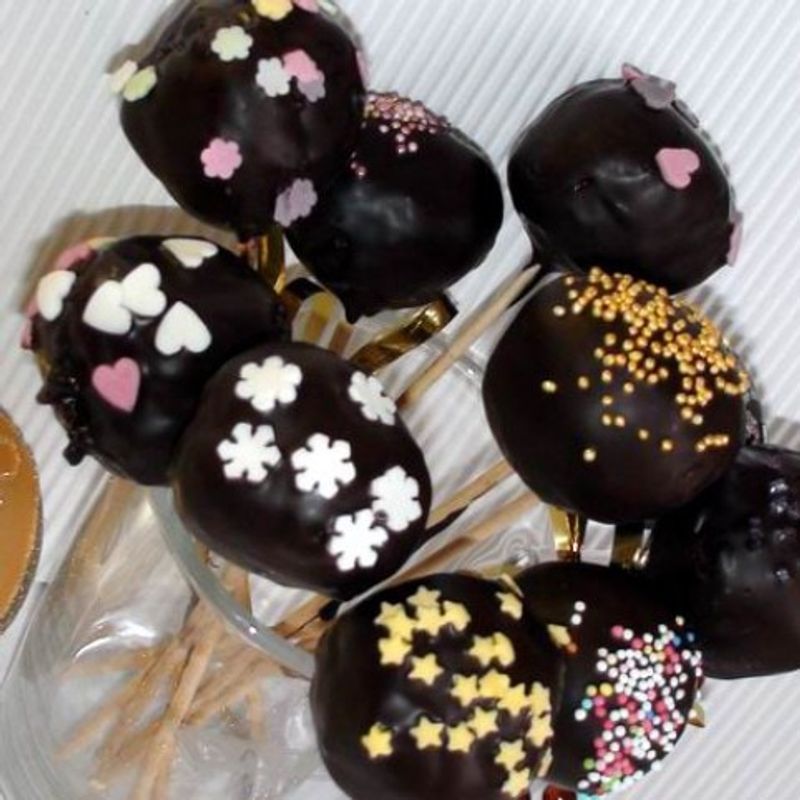 Sütinyalóka (cake pops)