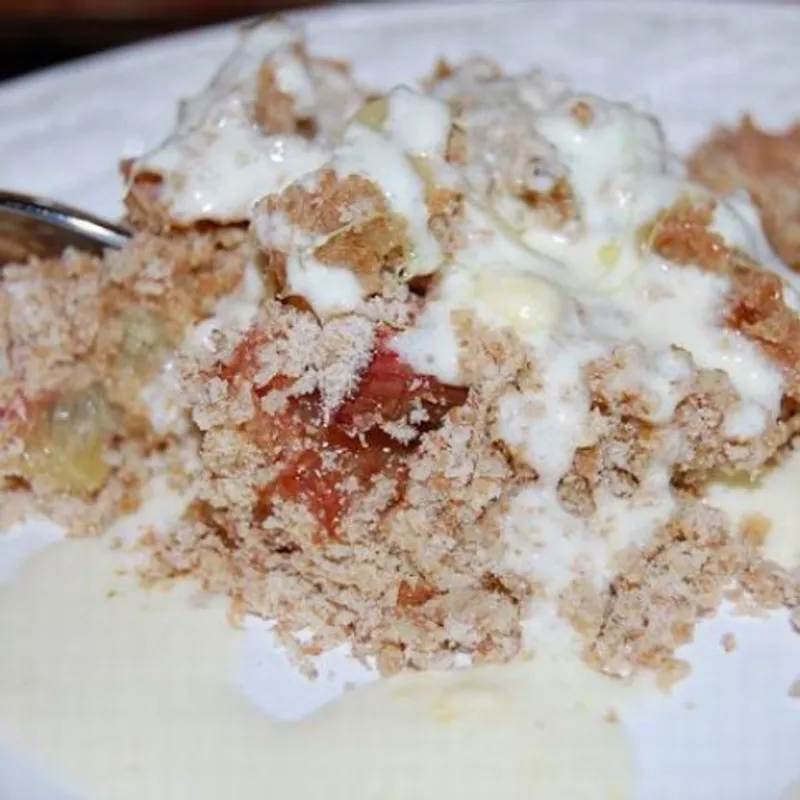 Rebarbarás morzsasüti (crumble)