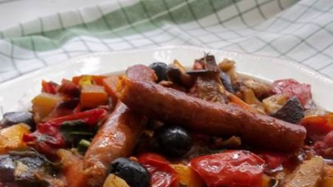 Vörösboros ratatouille (francia lecsó) grillezett kolbásszal