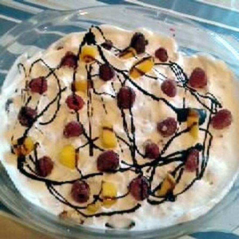 Mangós-málnás réteges krém (trifle)