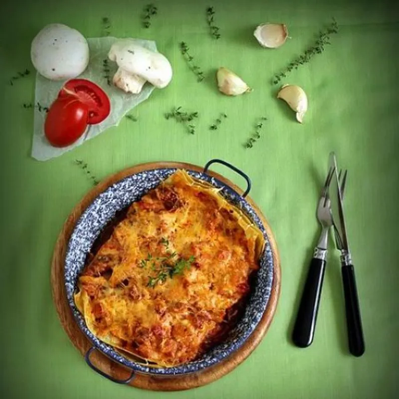 Kolbászos-gombás-paradicsomos lasagne