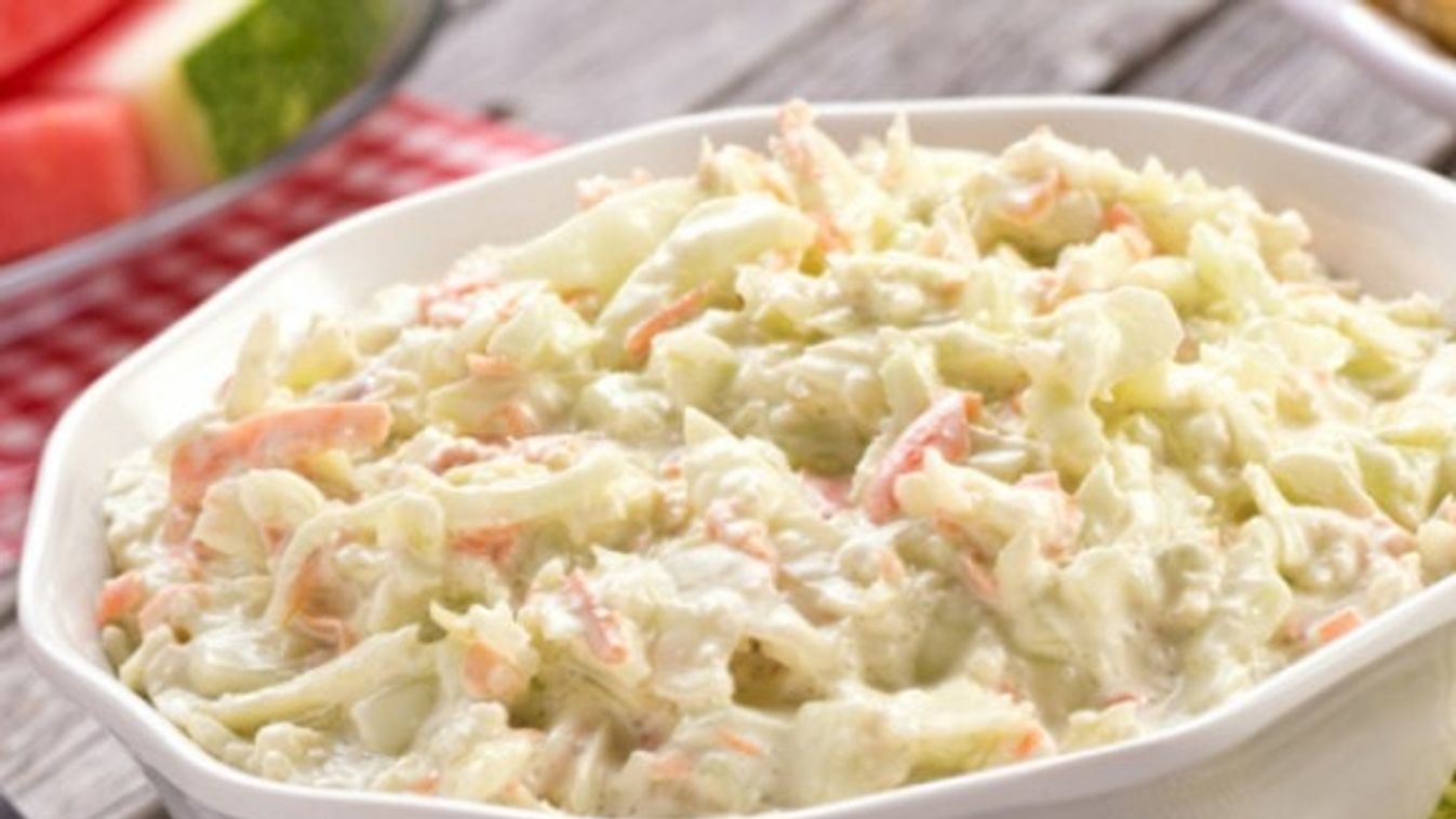 Coleslaw, amerikai káposztasaláta grillhúsok és hamburgerek mellé