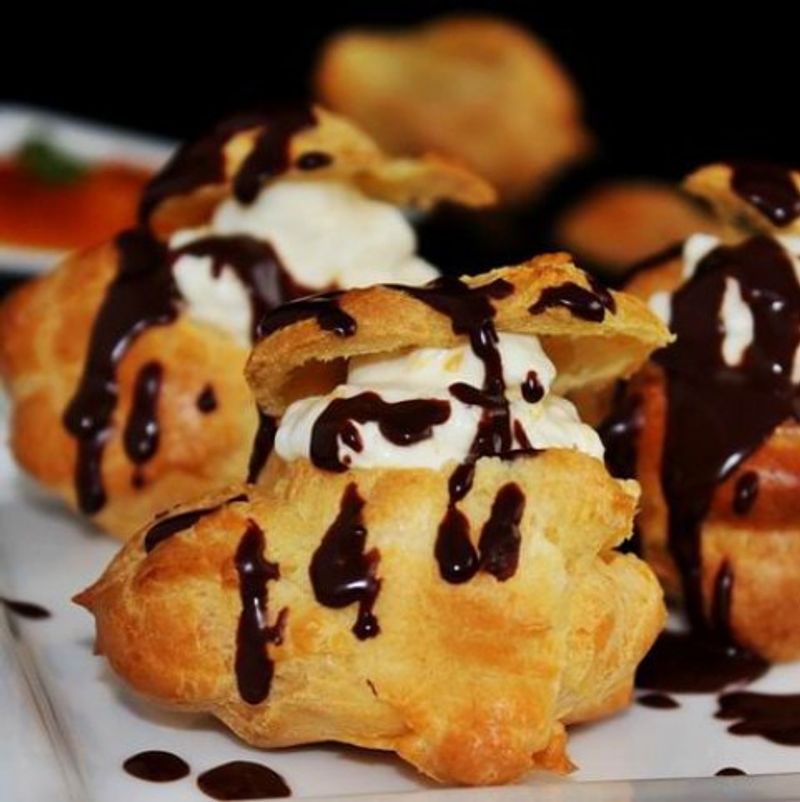 Narancsos-mascarponés profiterol csokoládészósszal