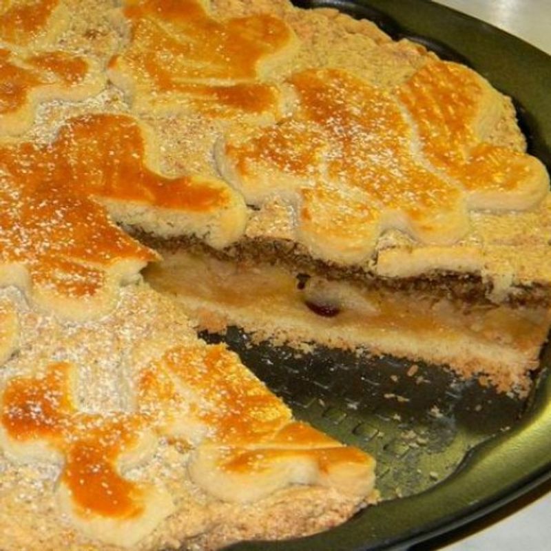 Almás pite rummal és dióval