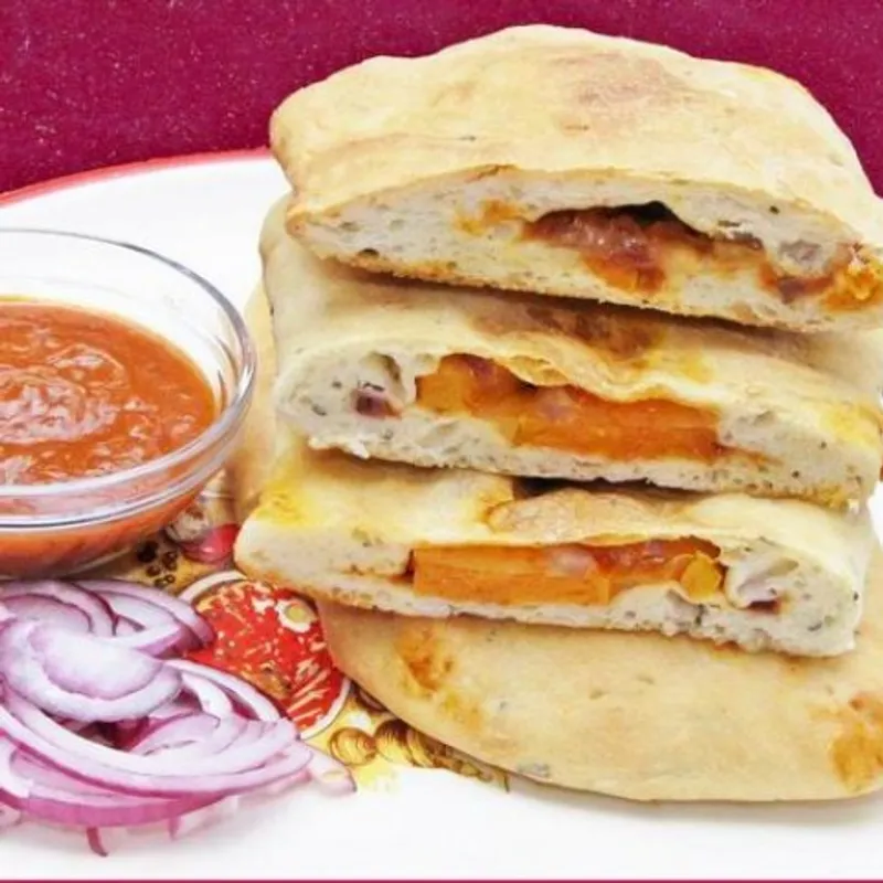 Sütőtökös-kolbászos calzone (töltött pizza)