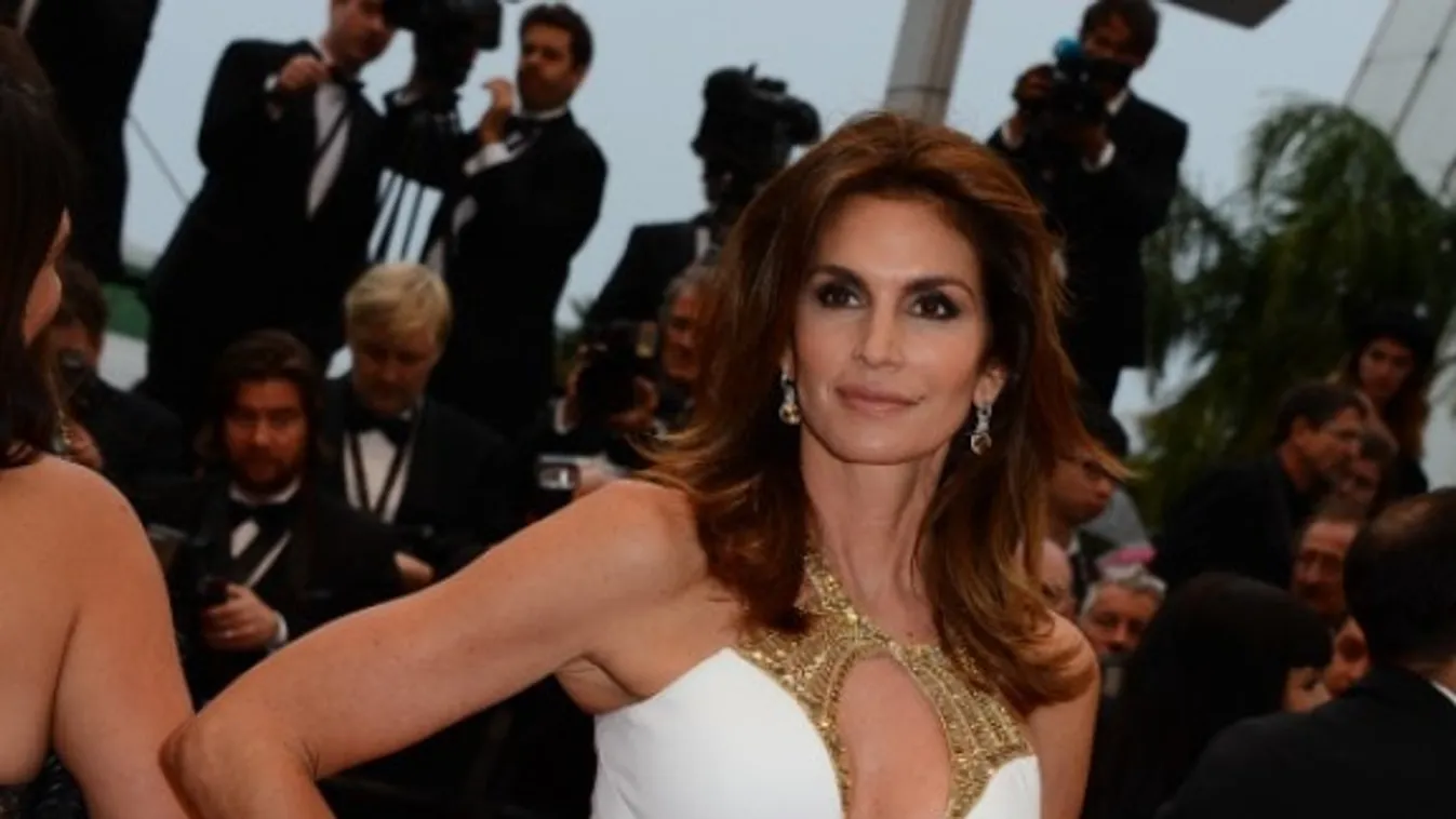 Nicole Kidman áfonyával, Cindy Crawford sütőporral szépül