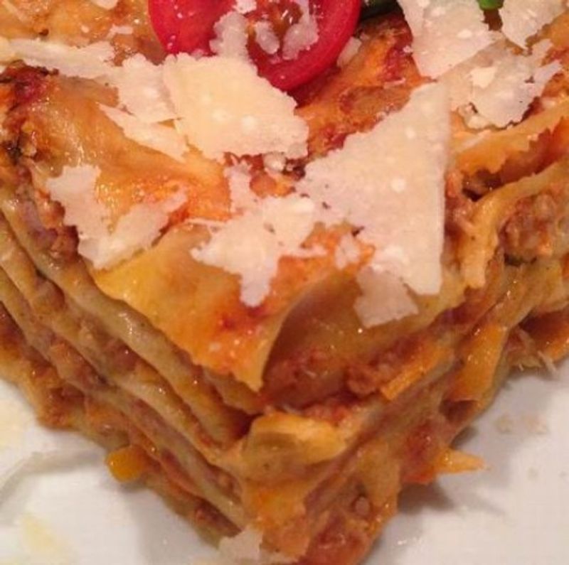 Bolognai lasagne parmezános besamellel