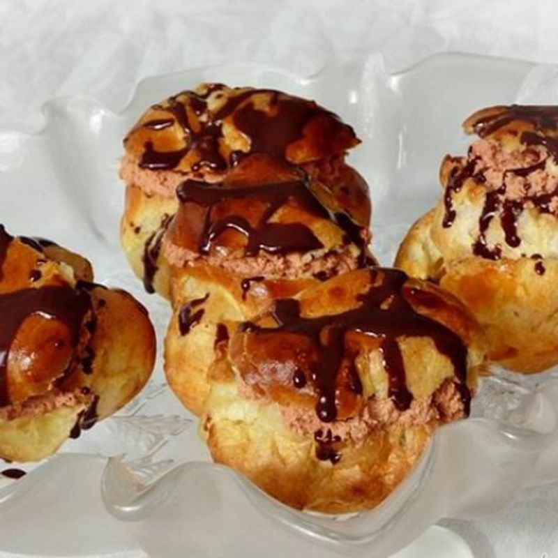 Profiterol csokoládés krémmel