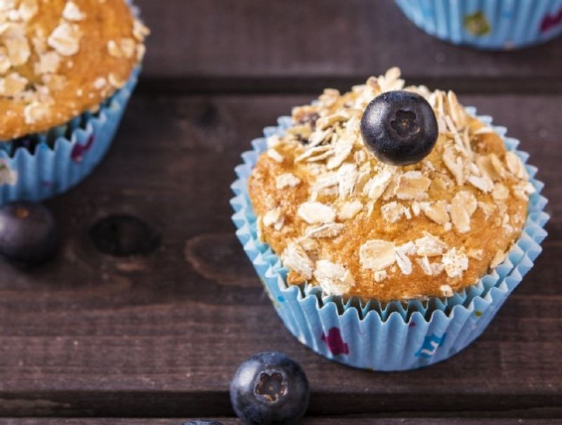 Zabpelyhes-áfonyás muffin