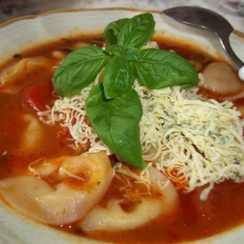 Leveses peperonata tortellinivel