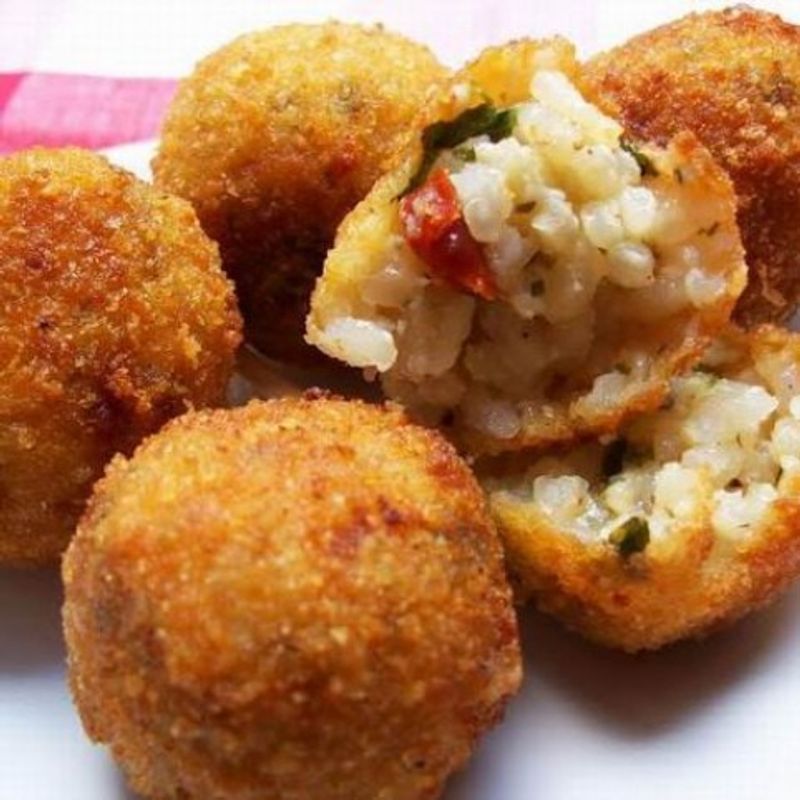 Arancini paradicsommal és bazsalikommal