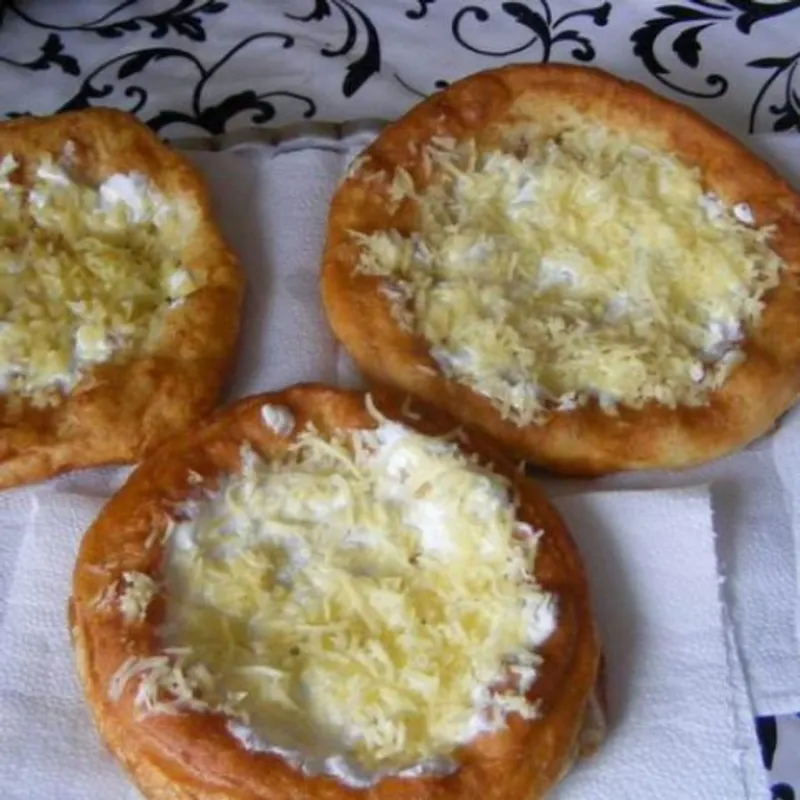 Klasszikus burgonyás lángos