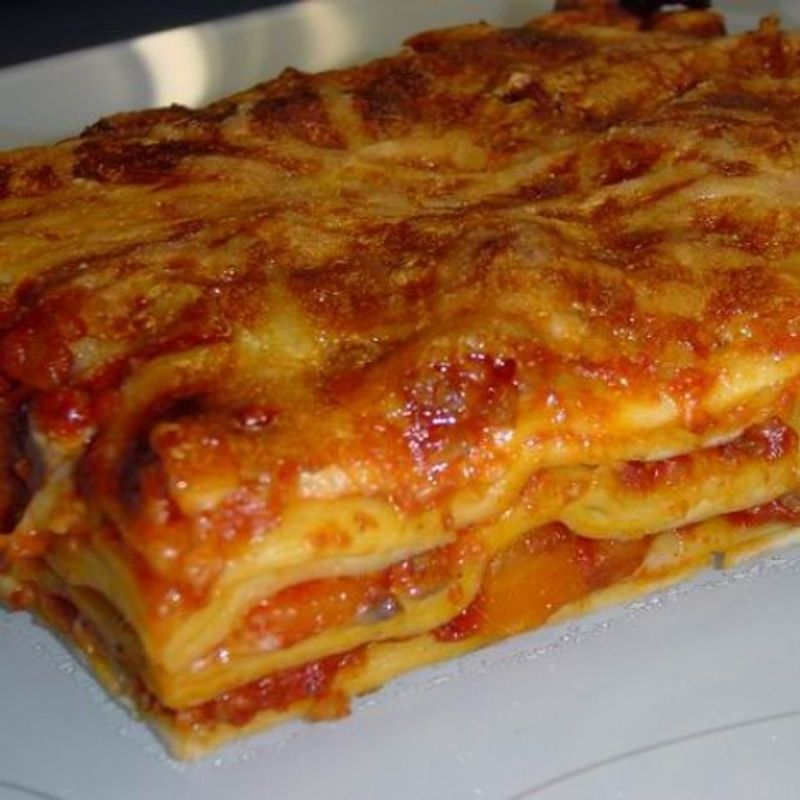 Lasagne friss oregánós tésztából, bolognai raguval