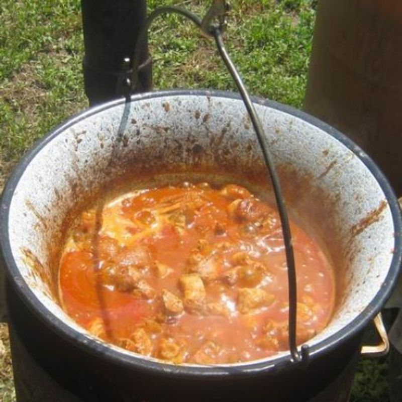 Csülökpörkölt bográcsban egyszerűen