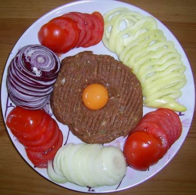 Tatar beefsteak (tatárbifsztek)