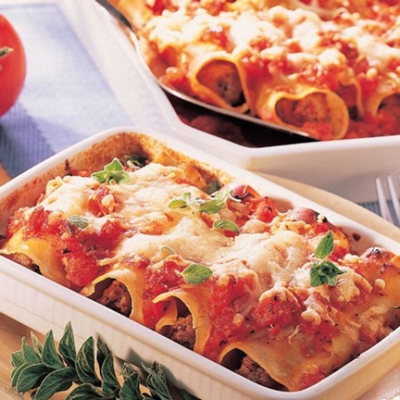 Cannelloni fűszeres paradicsomszószban