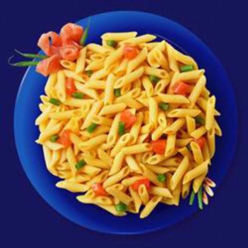 Mini Penne Rigate saláta lazaccal és zöldbabbal