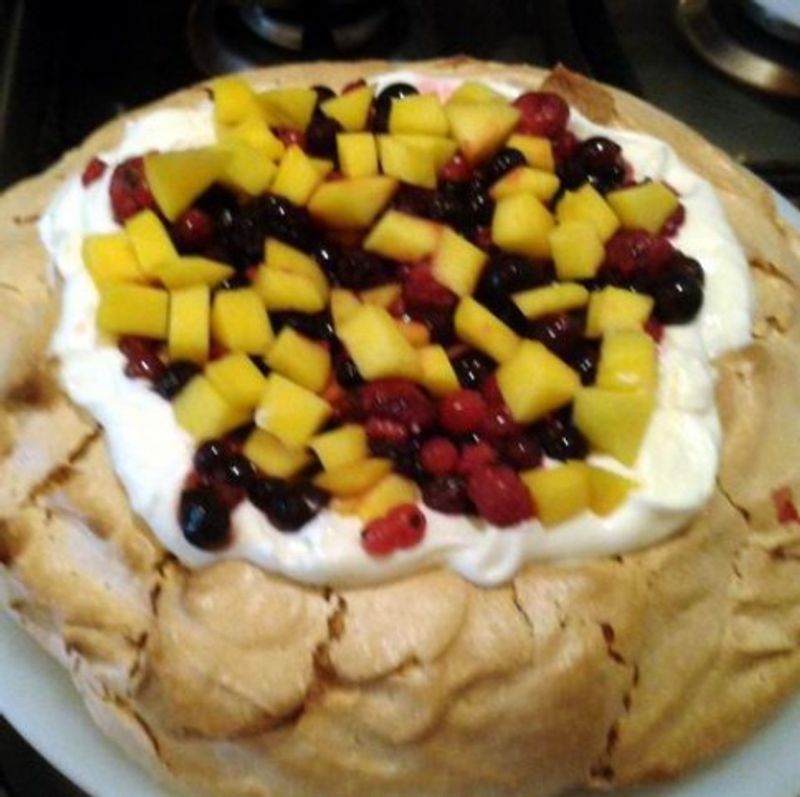 Pavlova torta mascarponés krémmel