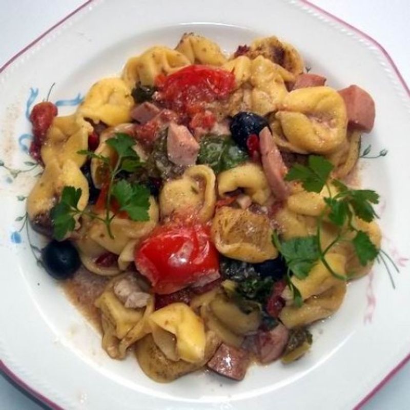 Tortellini sonkás-mángoldos szósszal 