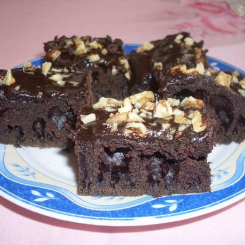 Brownie csokimázzal és dióval