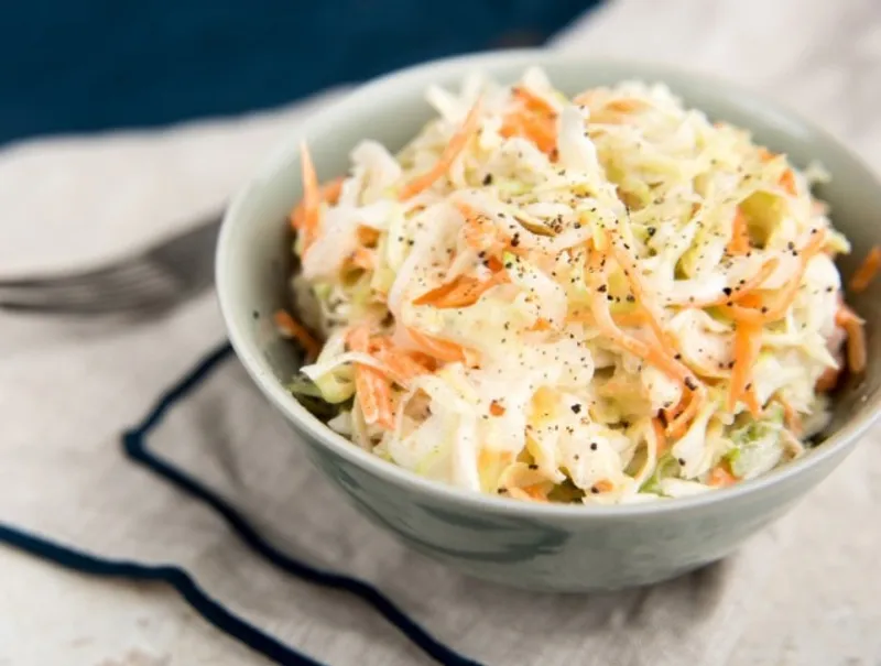 Coleslaw saláta (amerikai káposztasaláta)