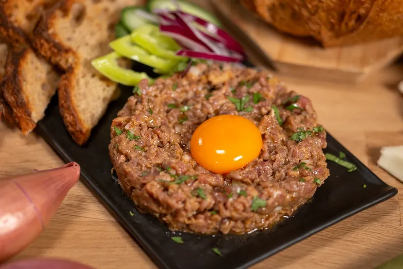 Tatár beefsteak (tatárbifsztek)