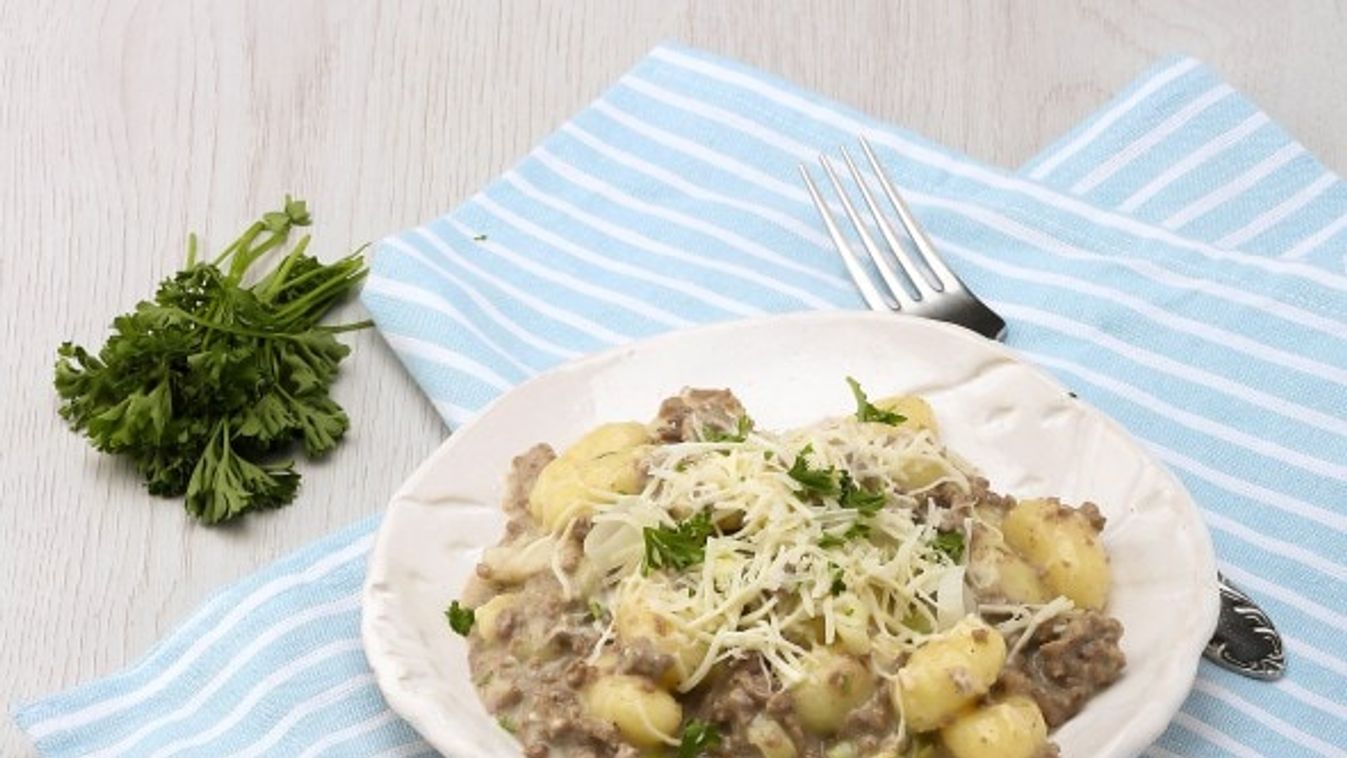 Elronthatatlan és villámgyors tészta: gnocchi pórés húsraguval