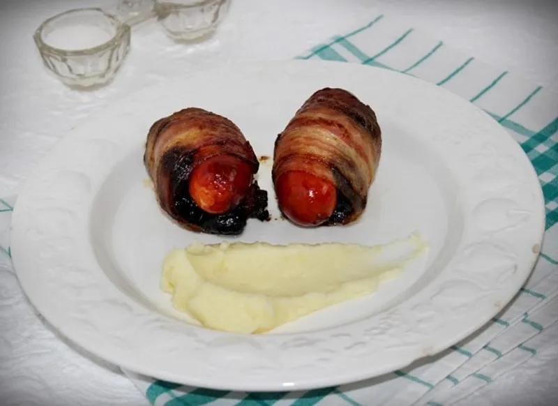 Baconbe tekert debreceni aszalt szilvával