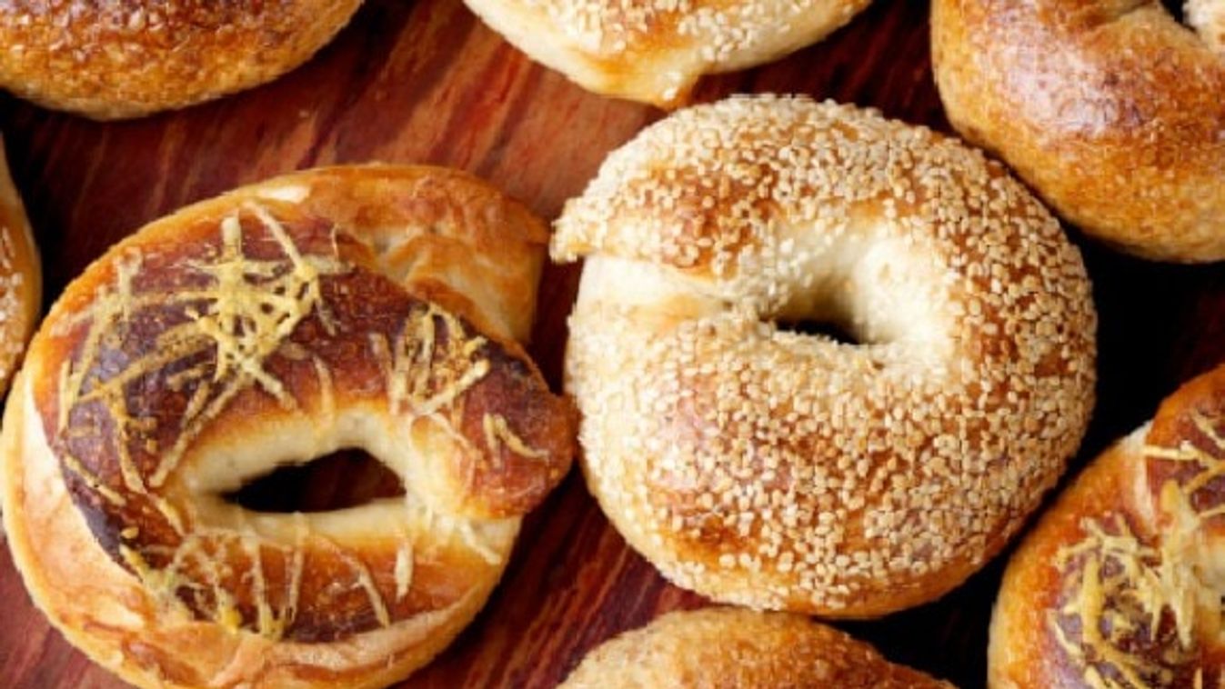 Bagel, házilag - így lesz tökéletes a lyukas zsemle!