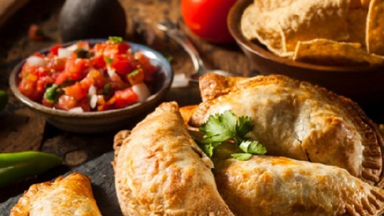 Spanyol töltött tésztabatyuk, azaz empanadas