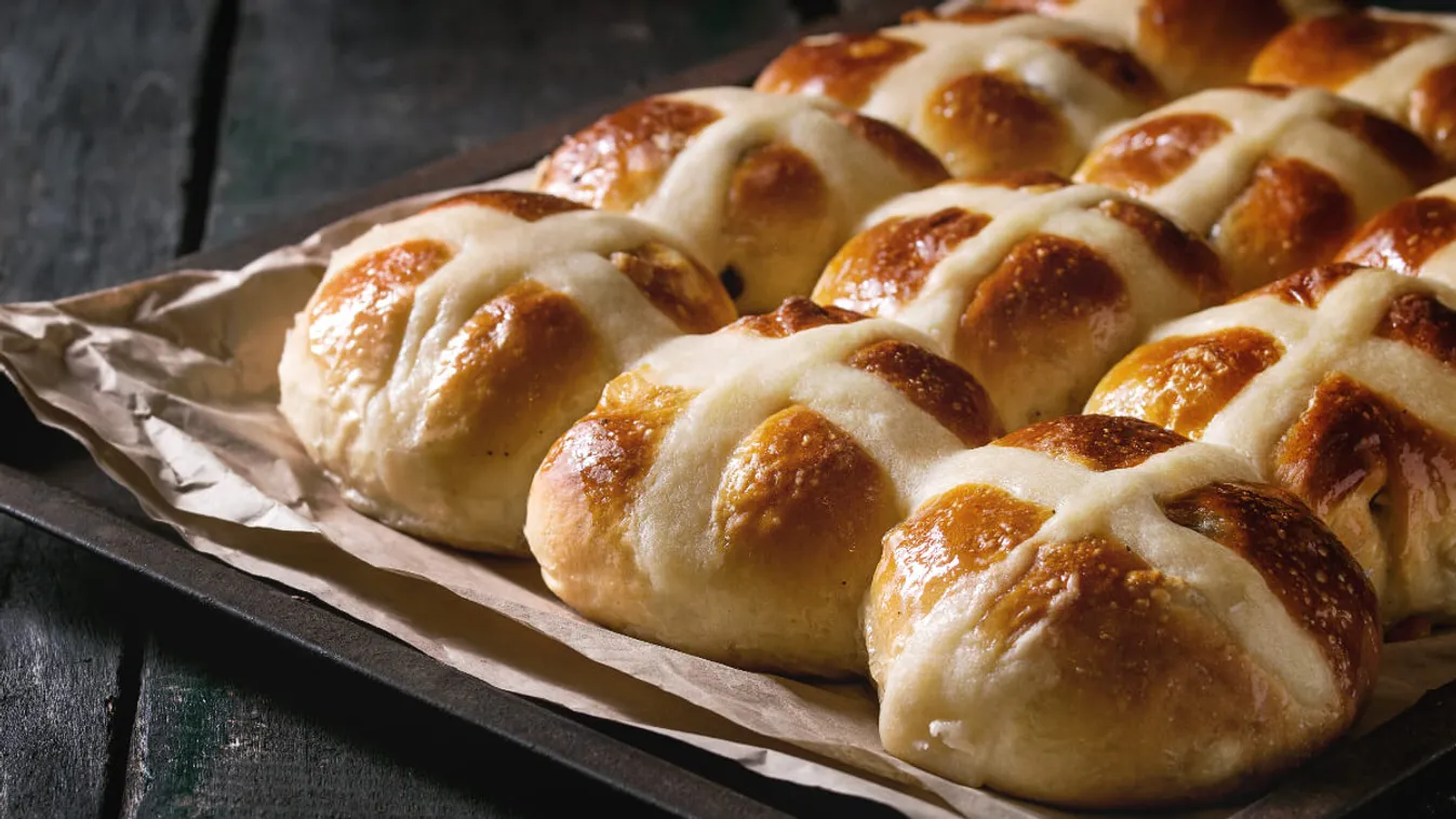 Angol édes zsemle (hot cross bun)