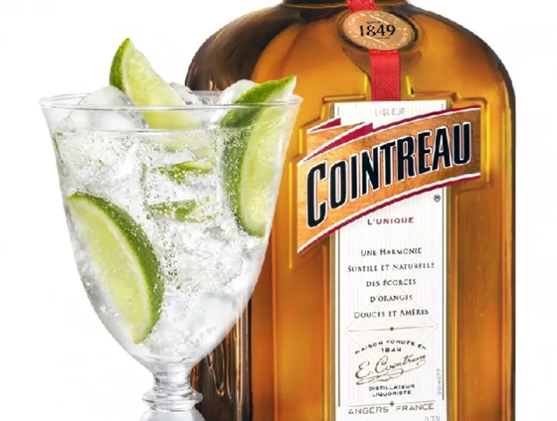  Cointreau Fizz