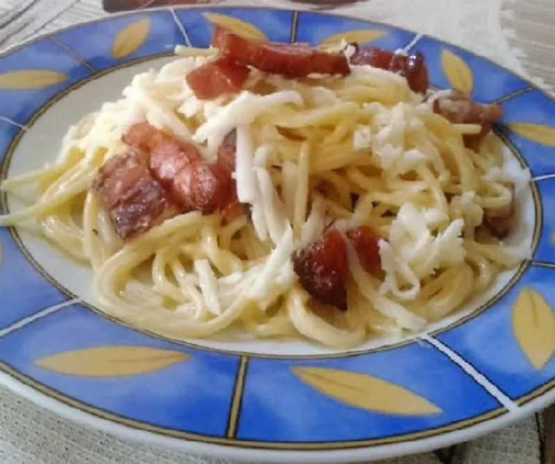 Tejfölös-szalonnás spagetti