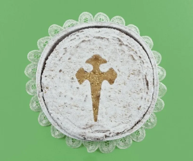 Galíciai mandulatorta (Tarta de Santiago)