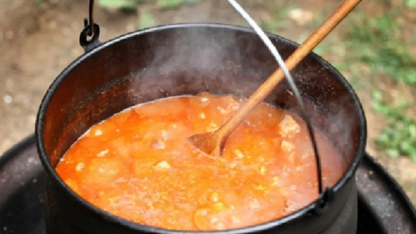 Palócleves bográcsban  recept