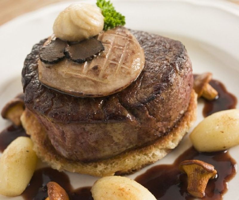  Bélszínszeletek Rossini módra (Tournedos Rossini)